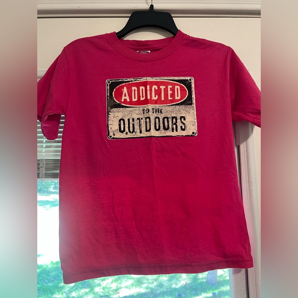 Addicted to outdoors Tee